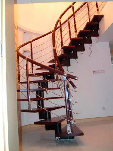 винтовая лестница на второй этаж
