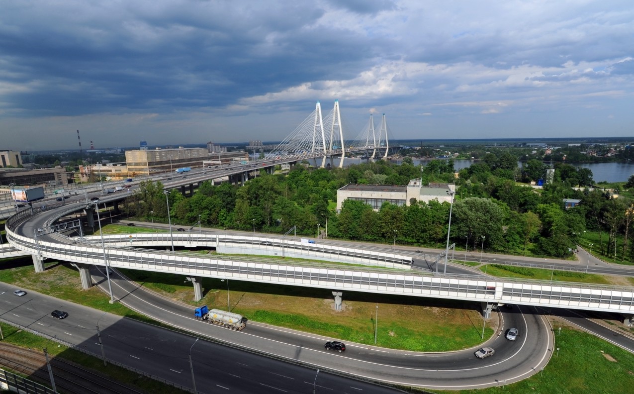 Пешеходный вантовый мост через  Москву-реку в Павшинскую пойму