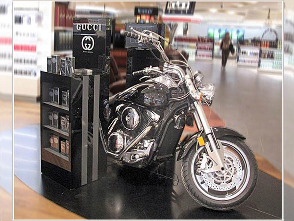 Имиджевая рекламная инсталляция с мотоциклом