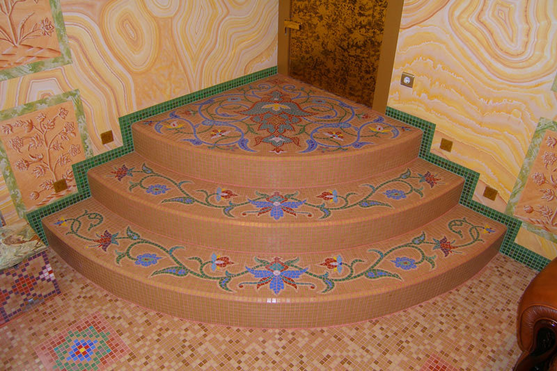 Ступени с восточным орнаментом из мозаики Bisazza