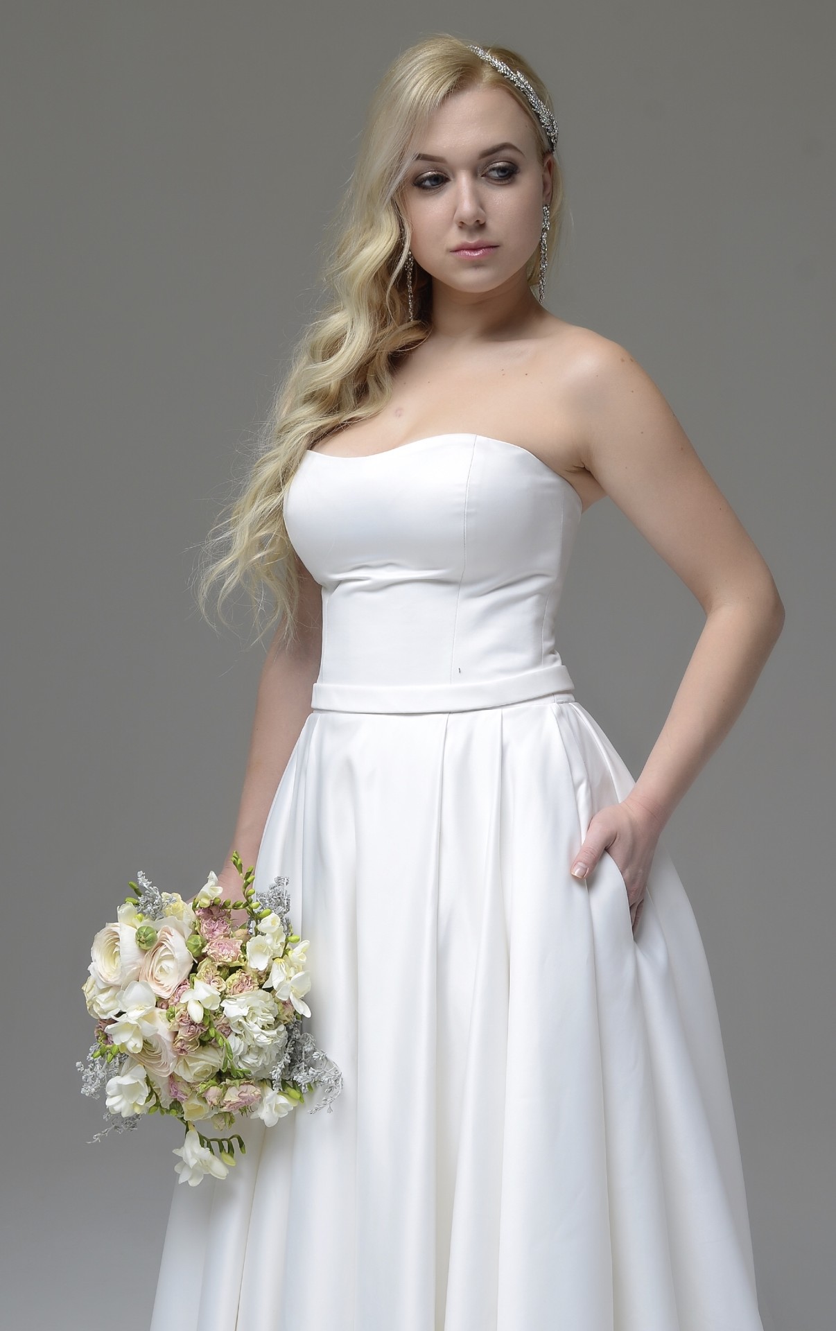 Свадебные платья напрокат - свадебный прокат Tiara Dress!