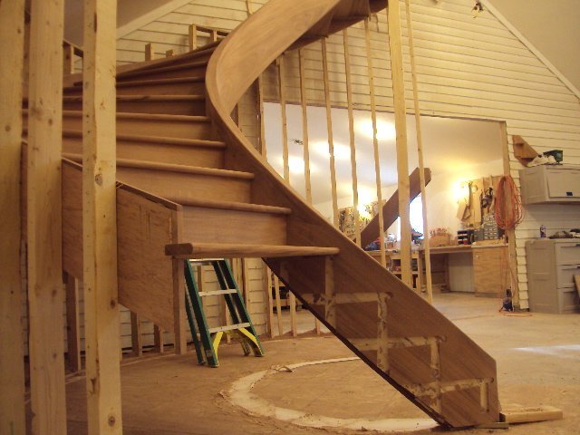 Мы проектируем и изготавливаем деревянные лестницы в Нижнем Новгороде, входные лестничные группы, эксклюзивные резные лестницы из дерева, лестницы с элементами ковки, мебель, двери, беседки.  Неотъемлемой частью любого многоуровнего строения является лестница. Квартира, дом, коттедж, дача, офис, т.е. везде, где есть необходимость сообщения между двумя и более этажами. При этом каждый со своей планировкой, дизайном и индивидуальными требованиями хозяев.
