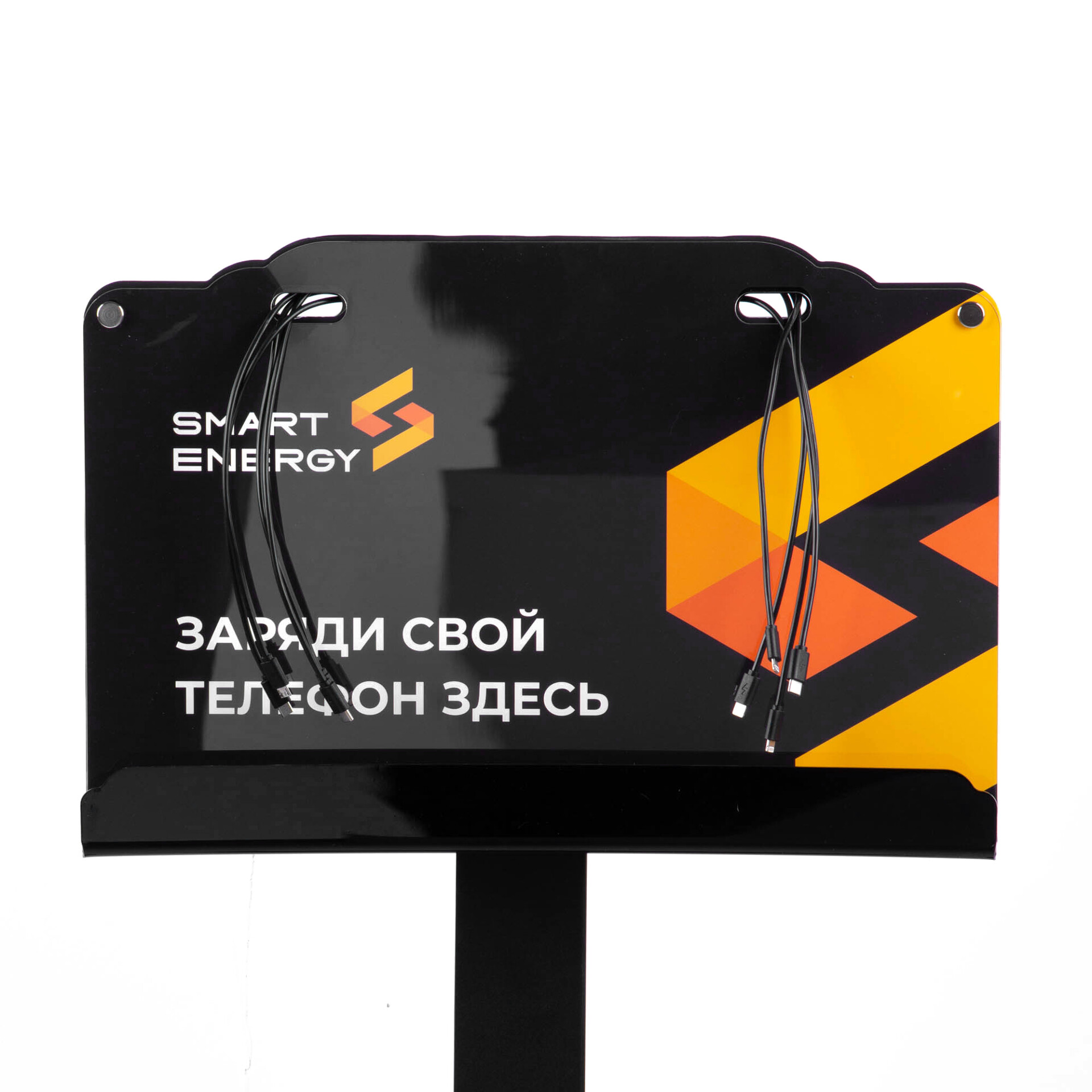 Зарядная стойка на 8 устройств для общественных мест
