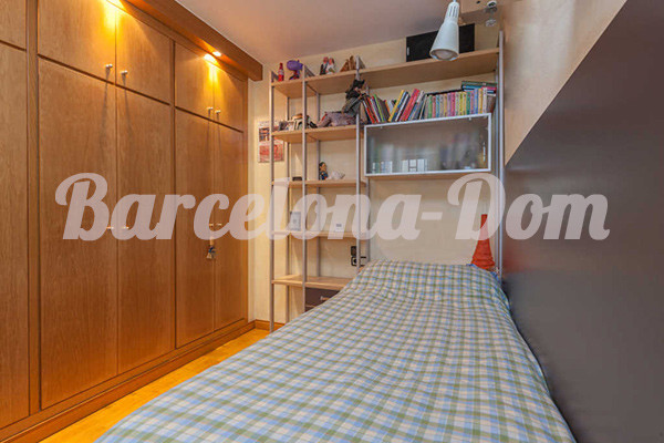 просторная квартира в Барселоне в районе Сант Антони - спальня 02
